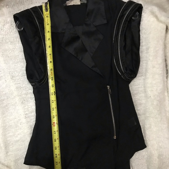 BLVD Vest with Zippers details - Picture 13 of 16